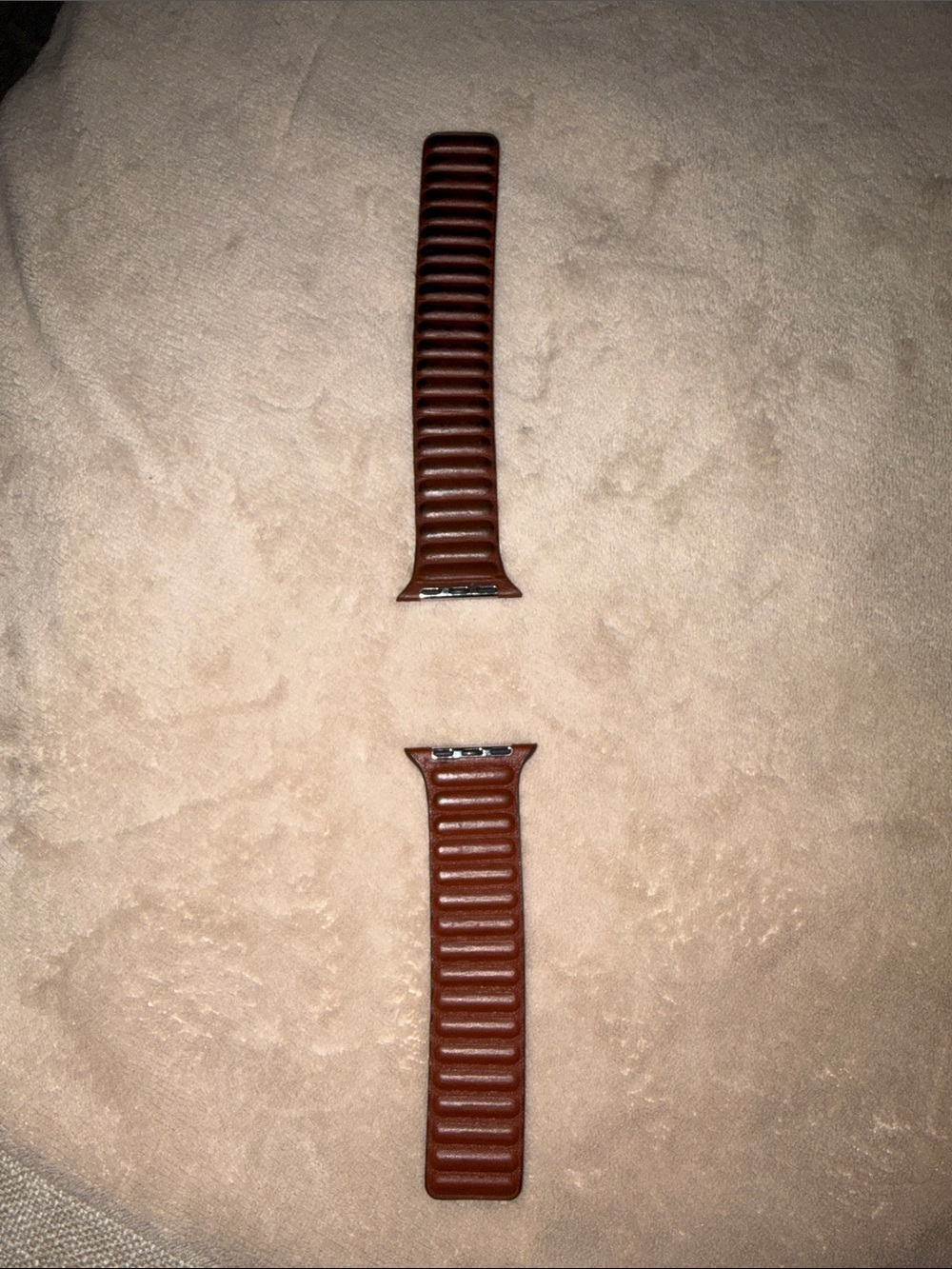 Apple Watch Genuine Leather Magnetic Link Band (45MM, M/L) - Picture 6 of 9